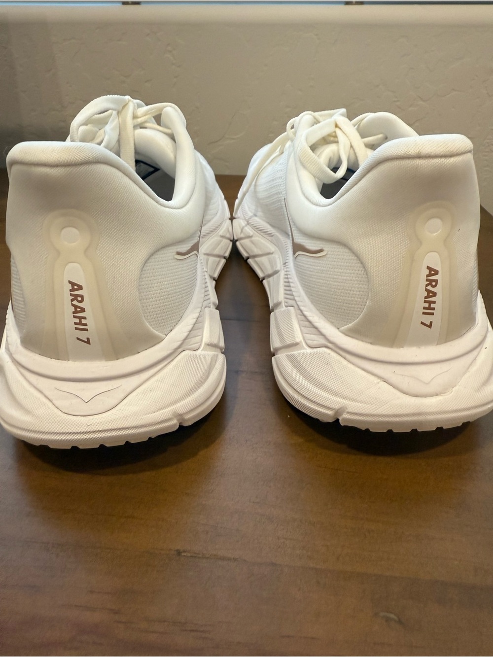 HOKA Arahi 7 Women’s Blanc de Blanc Rose Gold Running Shoes - Picture 4 of 6